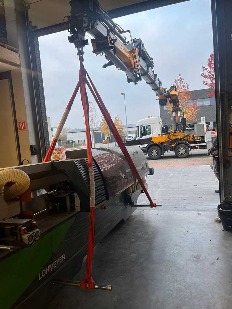 vrachtwagen met kraan